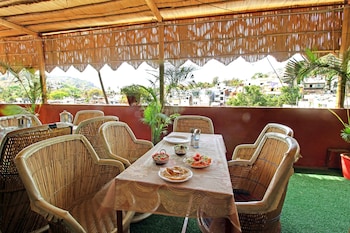 hotel ashoka nakki lake 450 metre