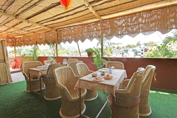 hotel ashoka nakki lake 450 metre