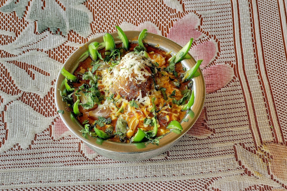 hotel ashoka nakki lake 450 metre