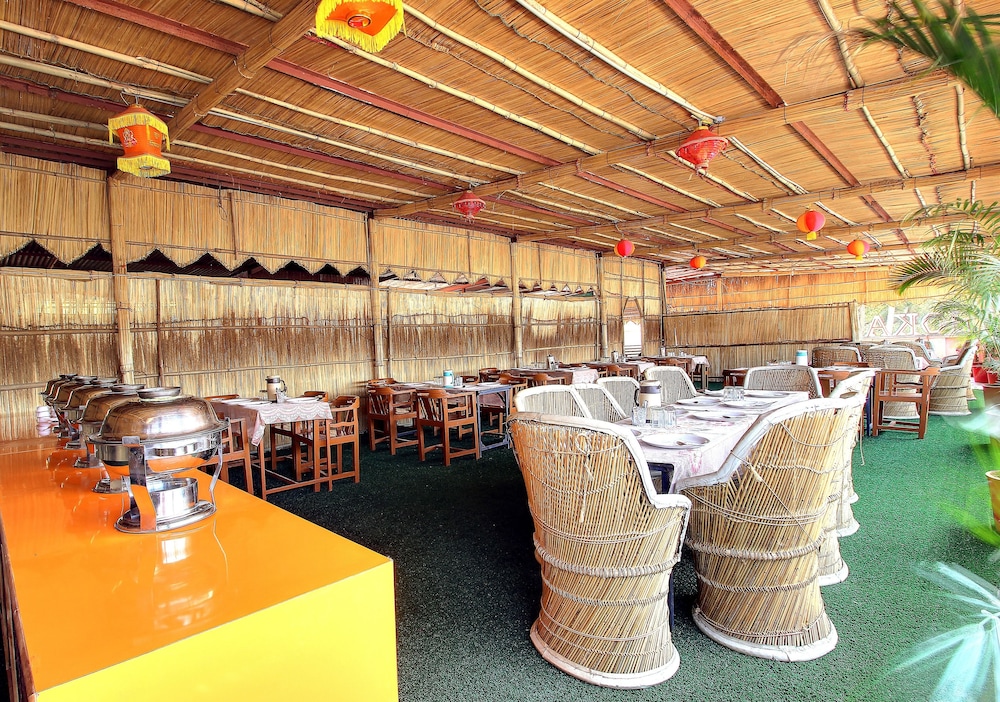 hotel ashoka nakki lake 450 metre