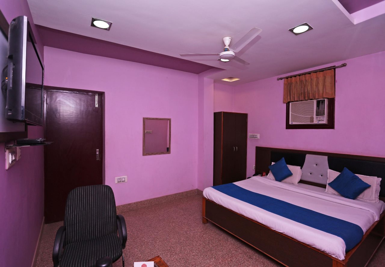 Babu Palace,Modern Market,3 star