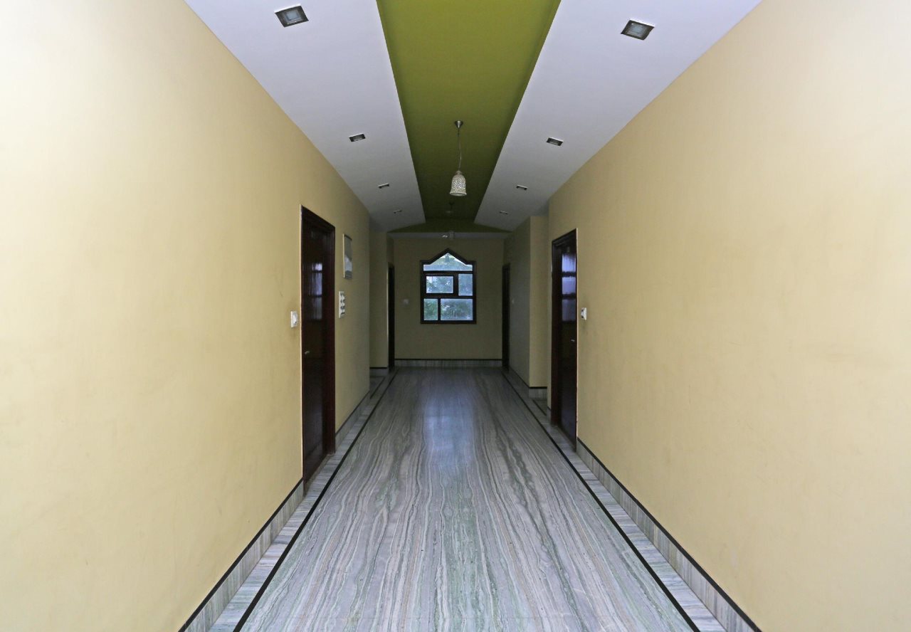 Babu Palace,Modern Market,3 star