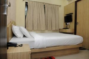 Hotel Saad,Near Quest Mall,3 star