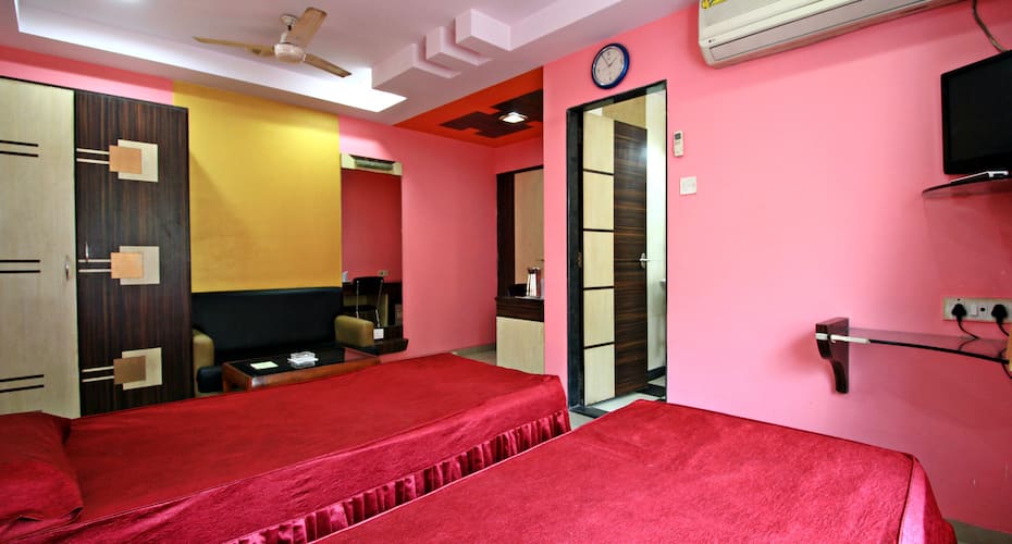 d k international hotel