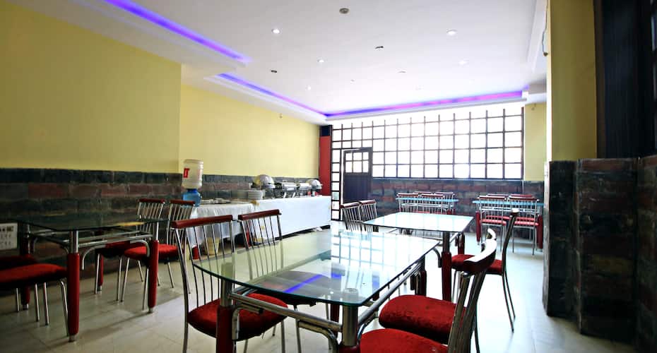 d k international hotel