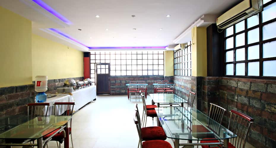 d k international hotel