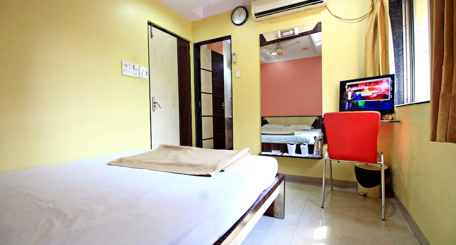 d k international hotel