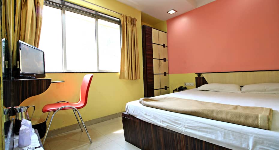 d k international hotel