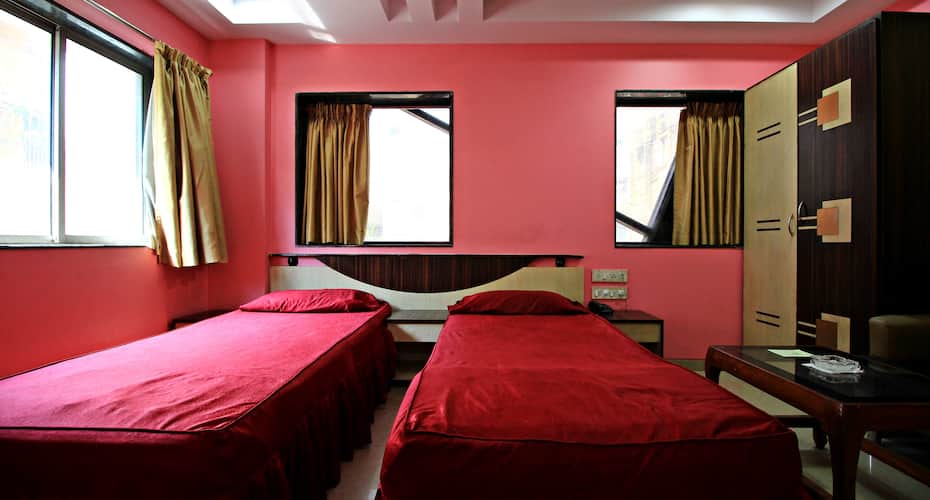 d k international hotel