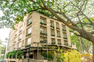 octave suites residency road