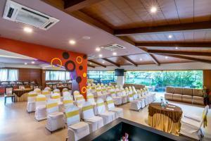 octave suites residency road