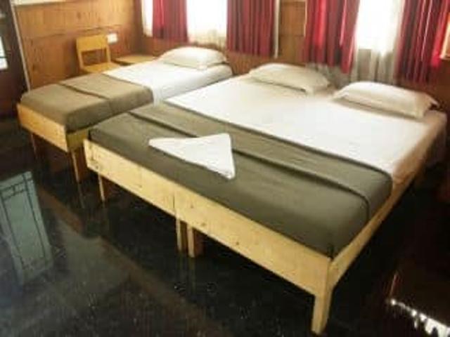 Oval Retreat Palace,Ernakulam>>Chempu,3 star
