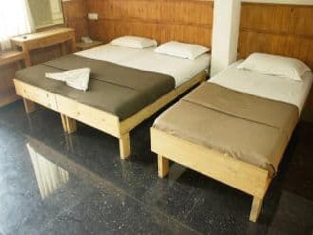 Oval Retreat Palace,Ernakulam>>Chempu,3 star