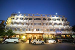 New Hotel Broadway,Bhelupur,3 star