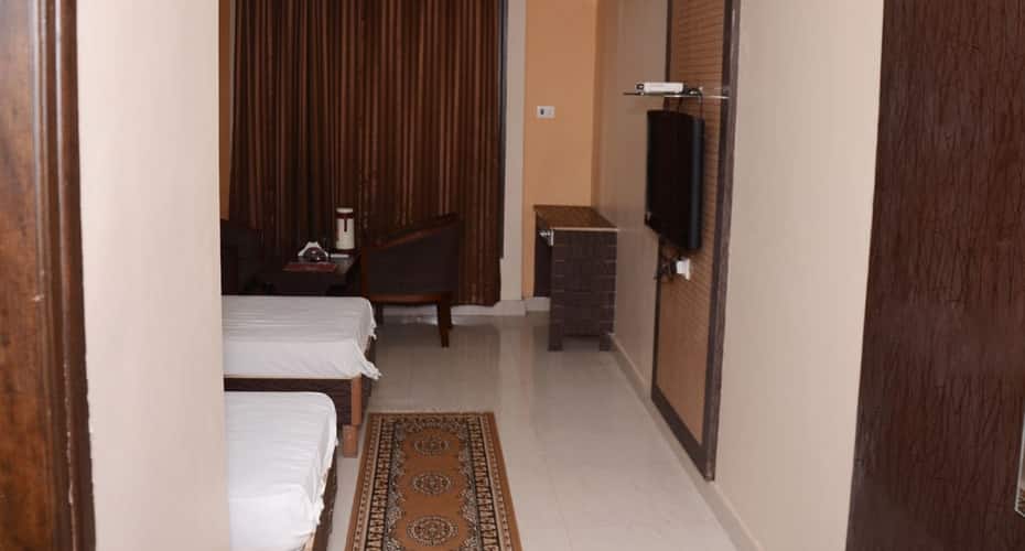 hotel varanasi palace varanasi