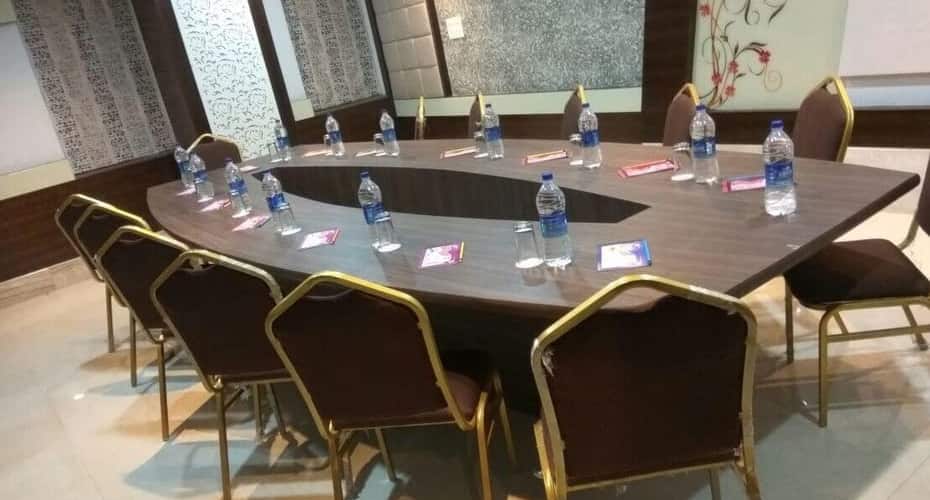hotel varanasi palace varanasi