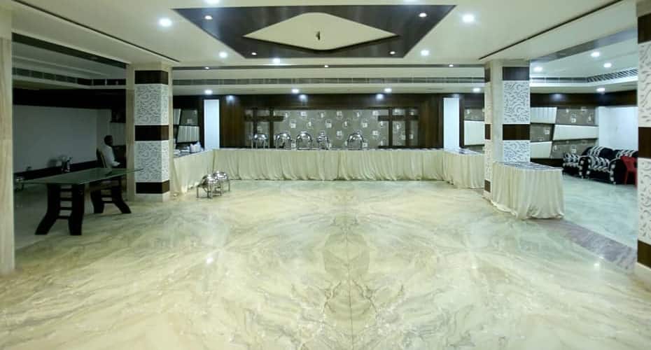 hotel varanasi palace varanasi