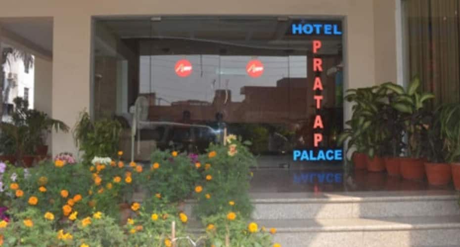 hotel varanasi palace varanasi