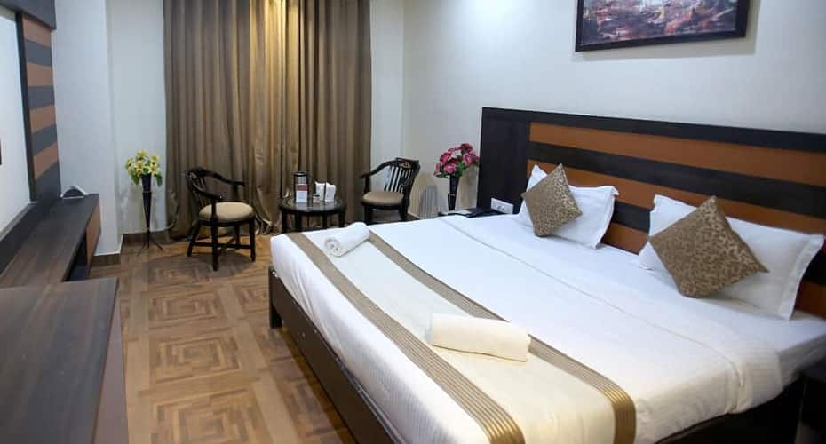 hotel varanasi palace varanasi