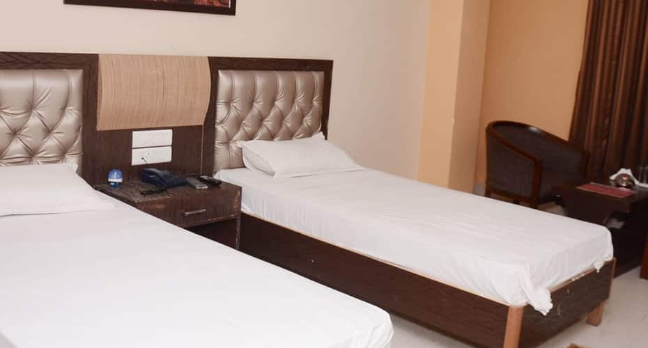 hotel varanasi palace varanasi