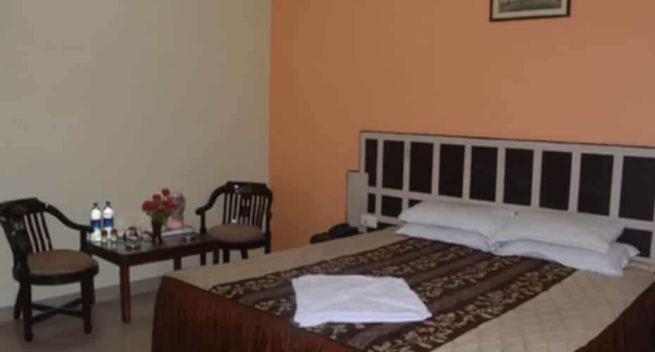 hotel varanasi palace varanasi