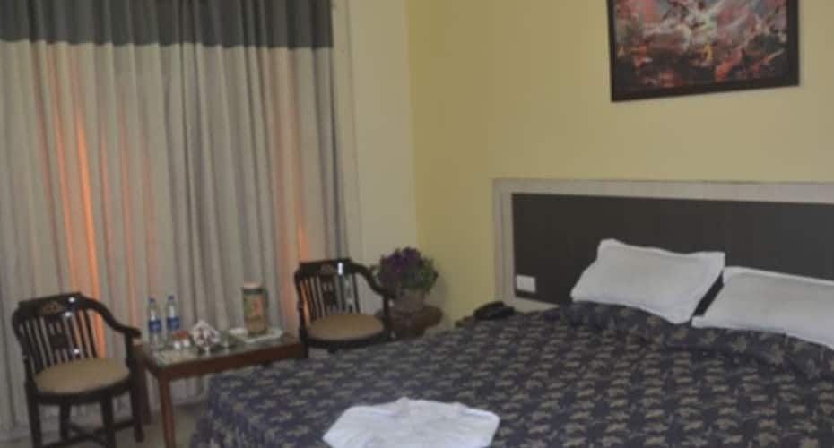 hotel varanasi palace varanasi