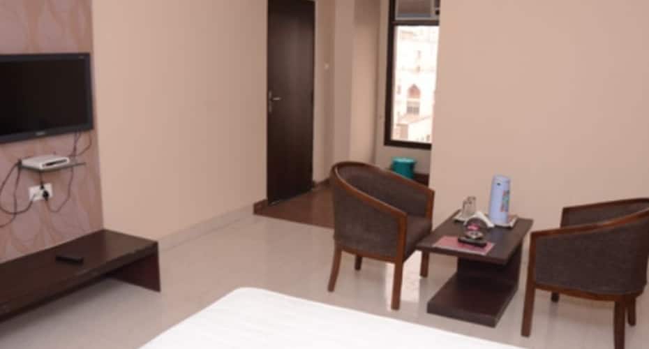 hotel varanasi palace varanasi
