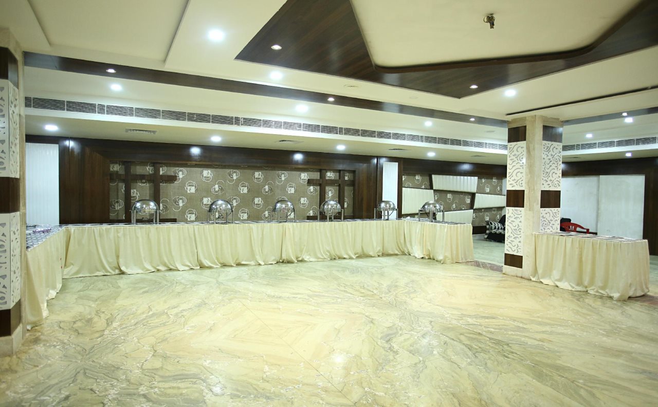 hotel varanasi palace varanasi