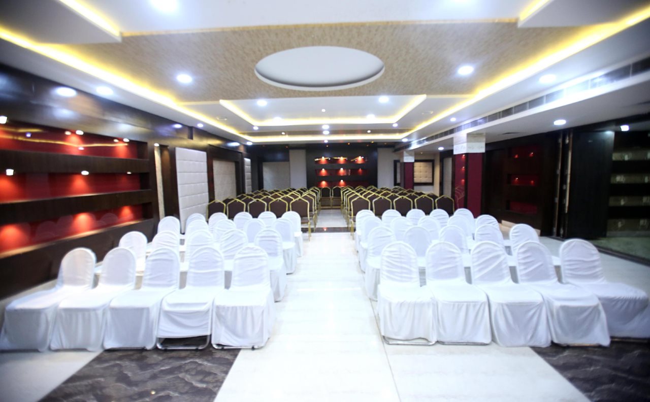 hotel varanasi palace varanasi