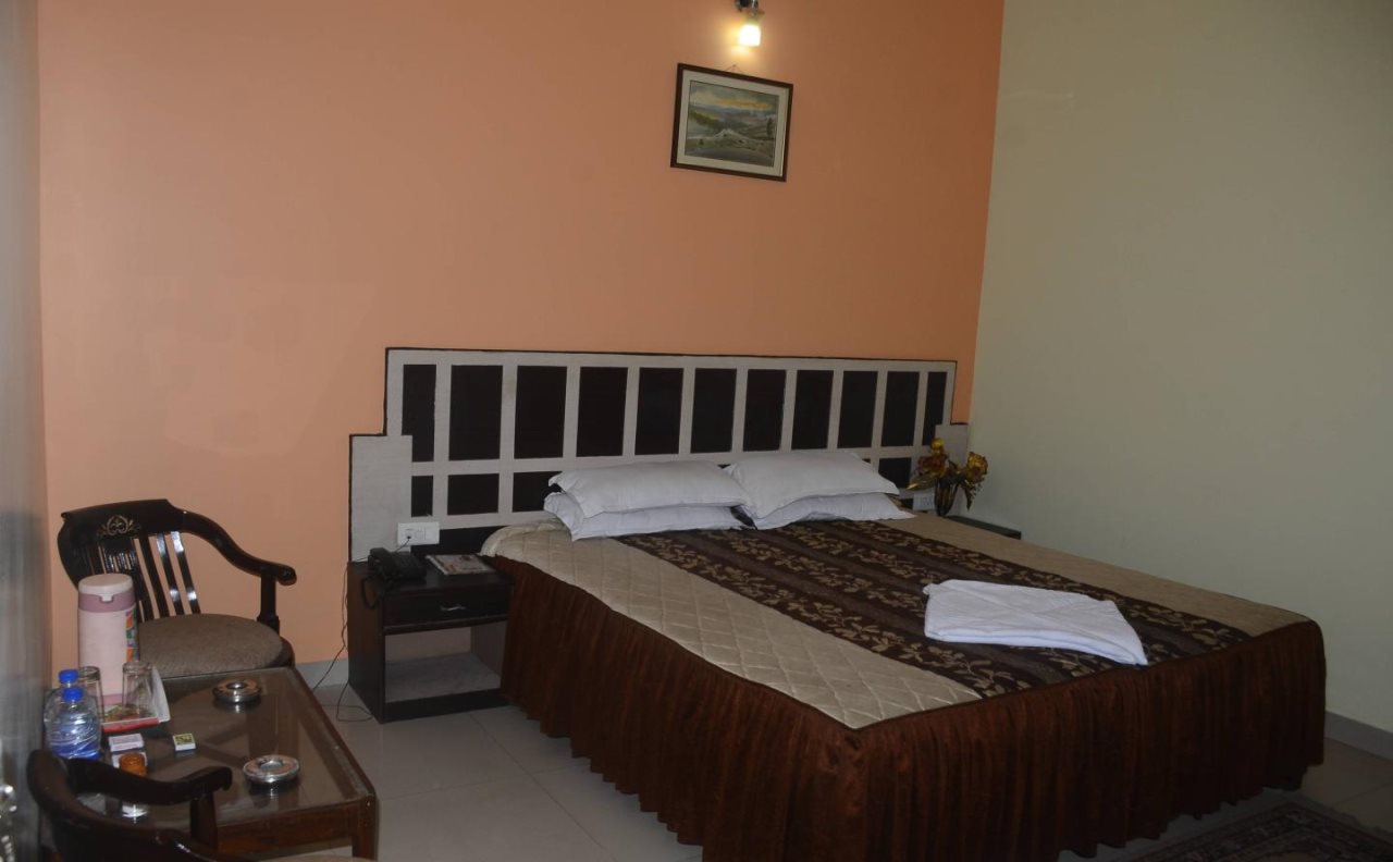 hotel varanasi palace varanasi