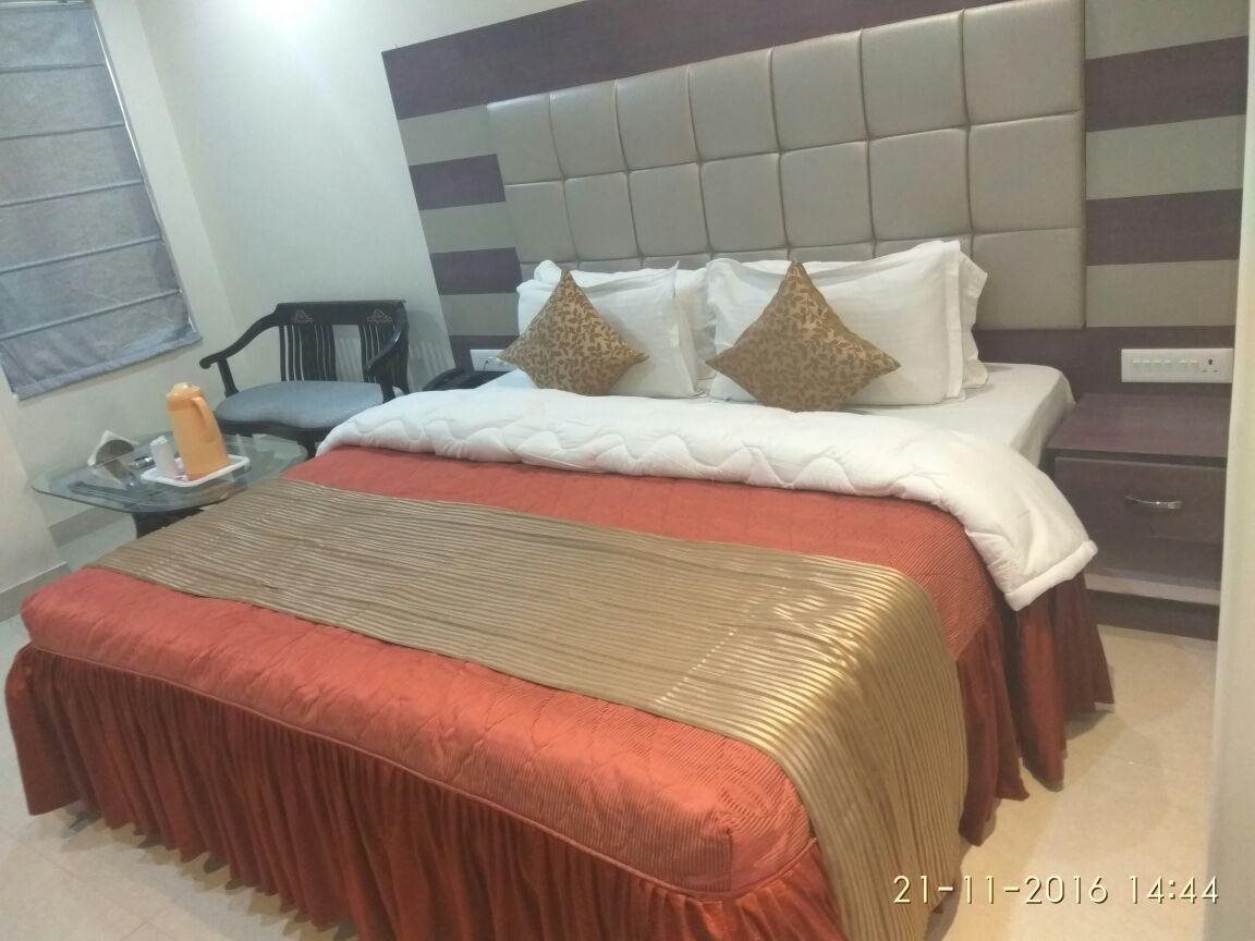 hotel varanasi palace varanasi