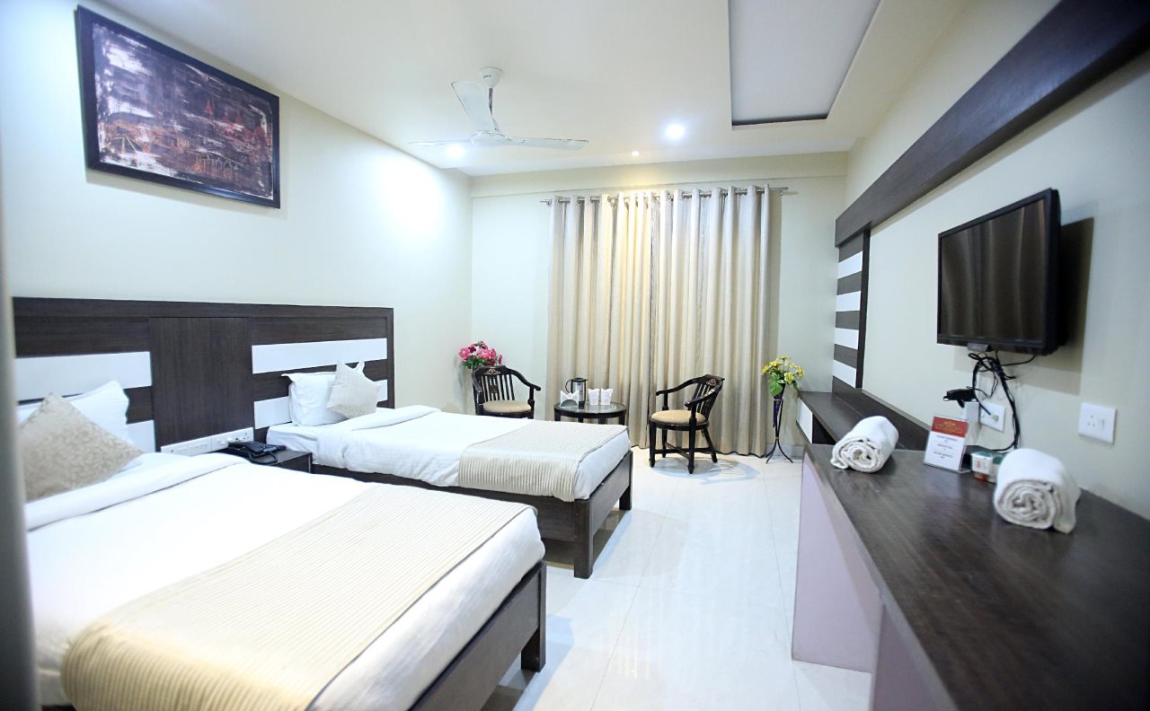hotel varanasi palace varanasi