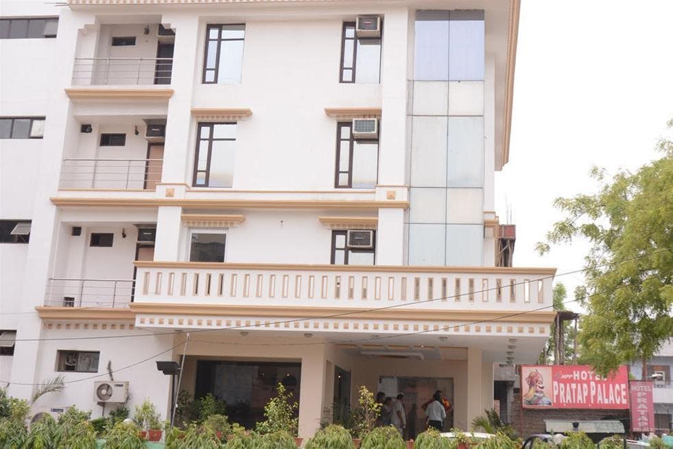 hotel varanasi palace varanasi