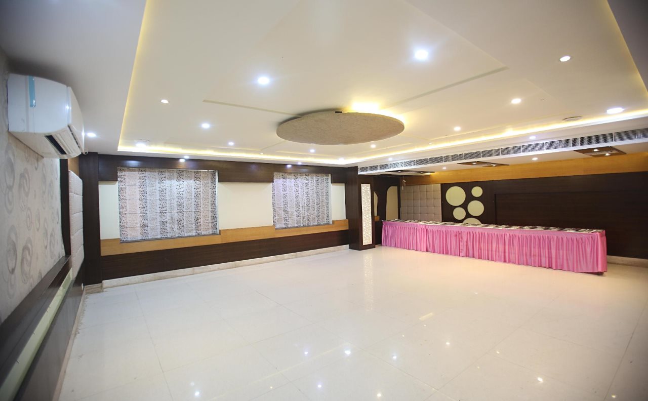 hotel varanasi palace varanasi