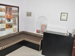 Devi Vilas Guest House,Pichola Lake,2 star