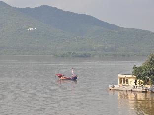 Devi Vilas Guest House,Pichola Lake,2 star