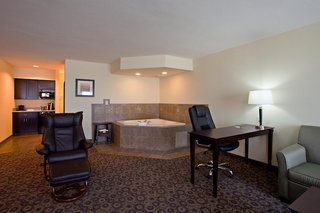 La Quinta Inn & Suites Las Vegas Airport South,Mccarran International Airport>>Downtown Las Vegas,3 star