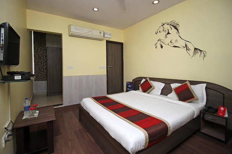 hotel rajawat manor
