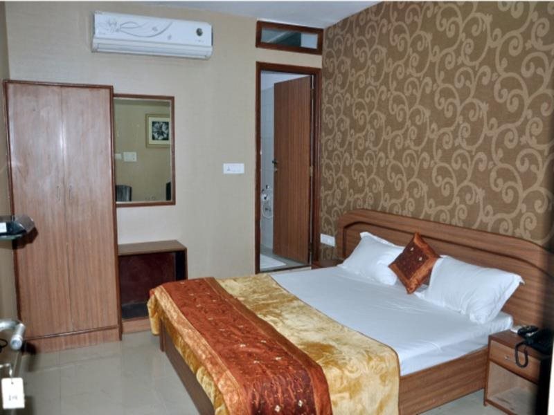 hotel rajawat manor