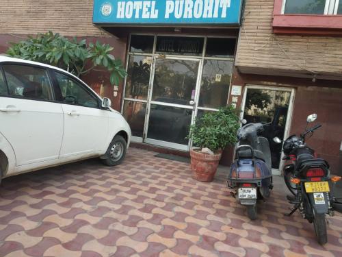 Hotel Purohit Sindhi Camp,City Centre-Near Railway/Bus Terminus,3 star