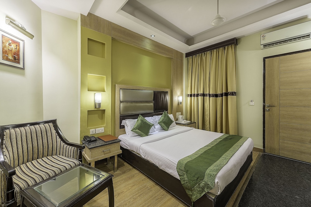 hotel aroma residency