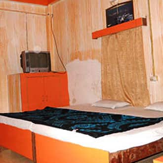 Hotel Narayan Palace,Railway Station,1 star