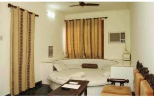 Hotel Sai Palace,Tajganj,3 star