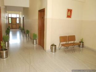 Chandra Pushp Palace,Belanganj>>Agra,1 star
