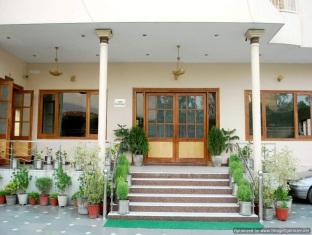 Chandra Pushp Palace,Belanganj>>Agra,1 star