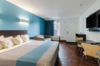 motel 6 lexington va