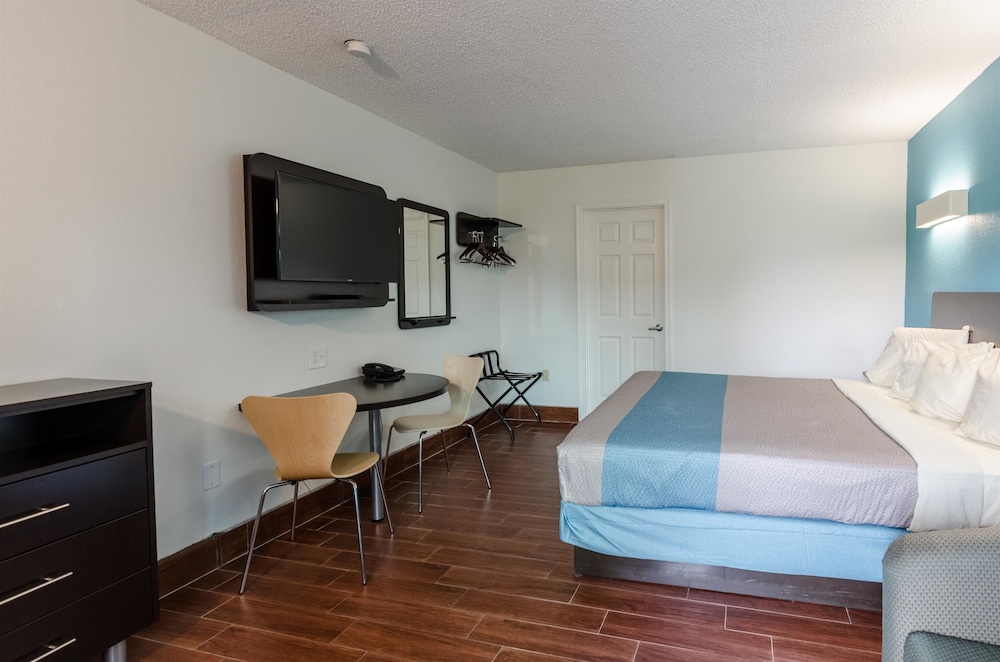 motel 6 lexington va