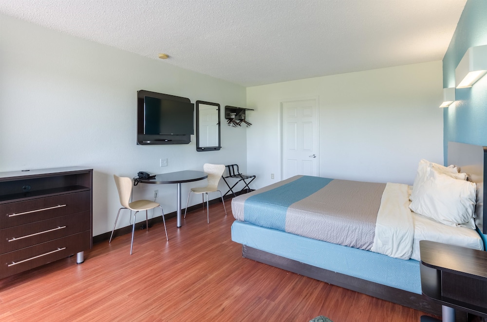 motel 6 lexington va