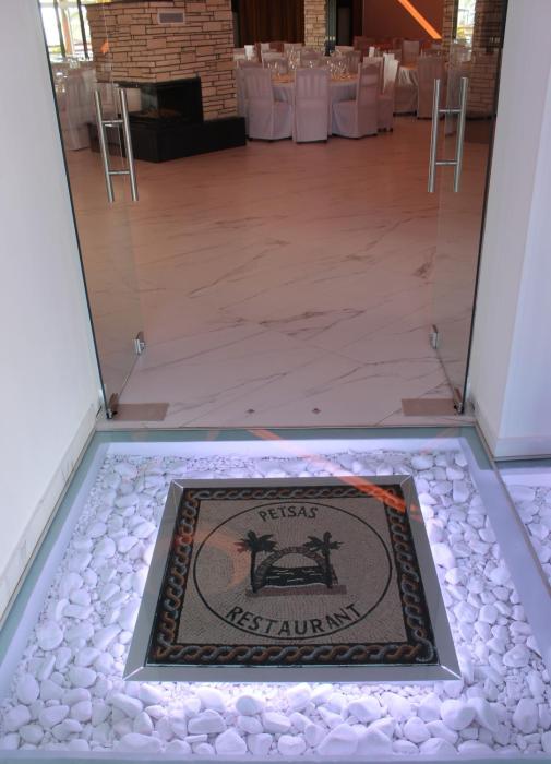 petsas apartments and tavern