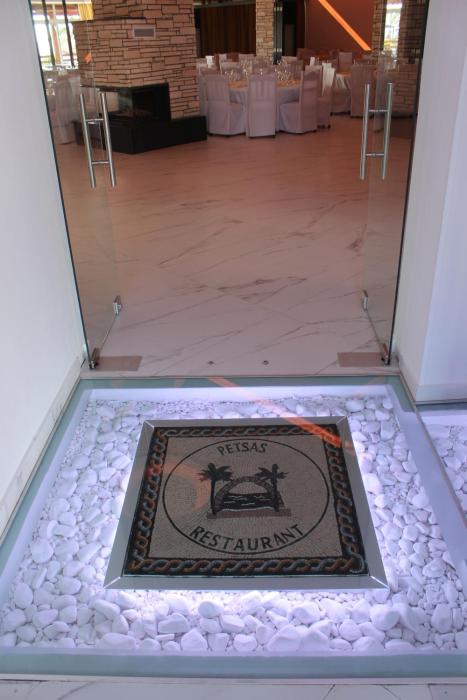 petsas apartments and tavern